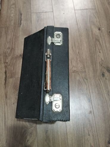 Garmon ucun qutu/çemodan Təsvir: - Material: Qara rəngli teksturalı