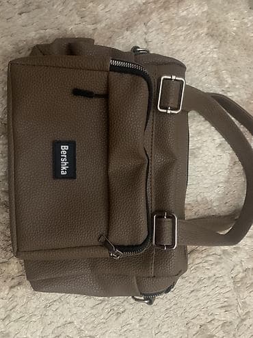 Bershka qadın çantası - Tələbəyəm deyə satıram pula ehtiyacım var -