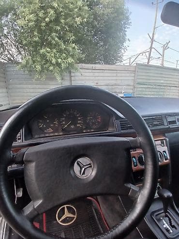 mercedes e240 kompressor: Mercedes-Benz W124: 2.3 l | 1992 il Sedan — 9