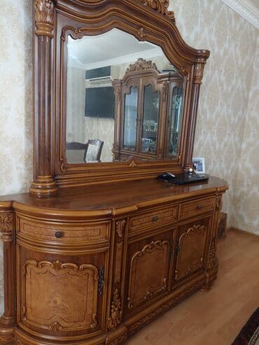 Divanlar: Malaziya mebeli kamod. Mebel tezeden secilmir . Qiymet 80 azn Unvan — 1