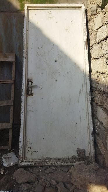 işlənmiş demir: İşlənmiş Giriş qapısı 90x230 sm Çərçivə ilə, Ünvandan götürmə — 1
