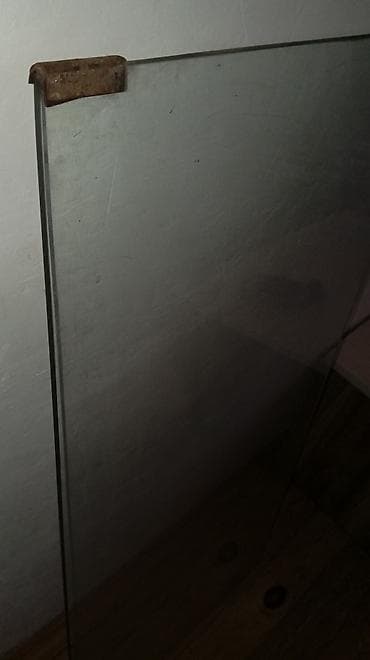 pencer: Şüşə panel - Material: şəffaf şüşə - Qalınlıq: təxmini 4–6 mm - — 2