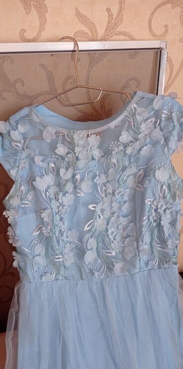 qadın geyimləri və qiymətləri: Qadın geyimləri dəsti – 3 ədəd paltar 1) Ağ-qara zolaqlı paltar - — 2