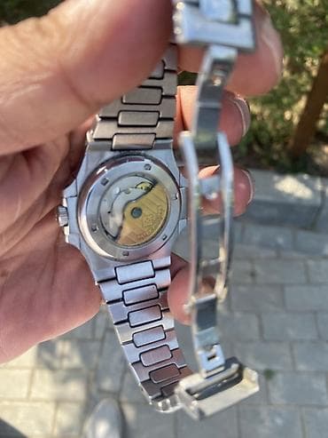 a klas: Patek Philippe Nautilus üslubunda qol saatı - Korpus və bilərzik — 2