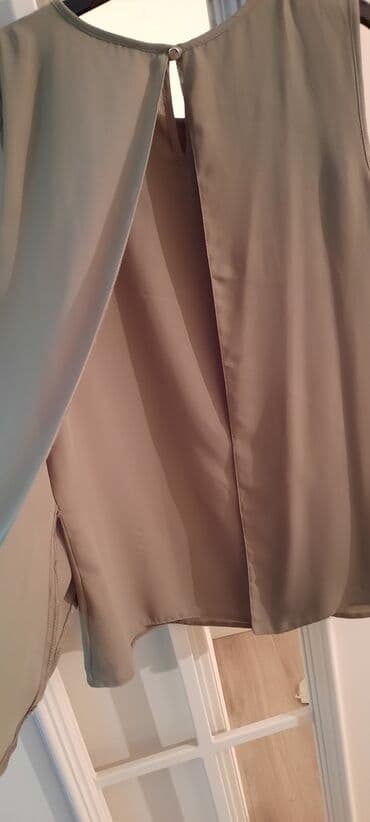 pulsuz geyimler: Hamsı brend mallardı.Baha alınıb.hərəsi 1-2dəfə geyinilib — 12