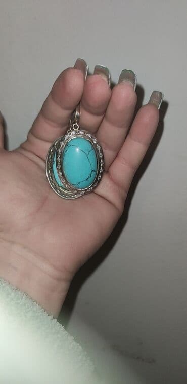 zümrüd qaşlı üzüklər: Sırğa, Ünvandan götürmə — 4