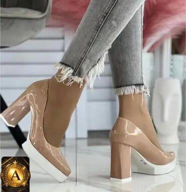 BMW: Məhsul: Qadın platforma tuflisi - Rəng: Nud/bej, parlaq lak örtüklü - — 1