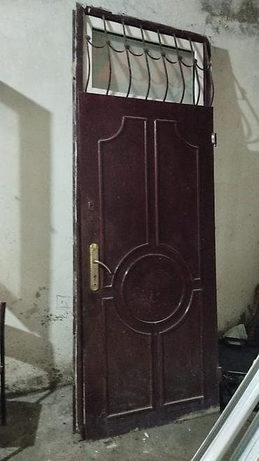 Seyf qapı – 235×100 sm Qiymət: 100 AZN Yer: Biləcəri, 8180 Leli -