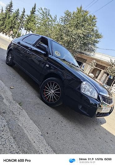 kompressor teh: Avtomobil: Qara rəngli sedan Xüsusiyyətlər: - Kuzov: 4 qapılı sedan — 9
