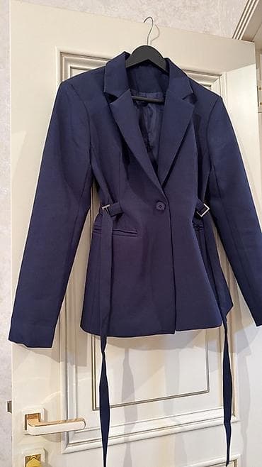 Qadın blazeri – tünd göy rəng - Klassik qatlana bilən yaxa, bir lalafo.az -da Qadın blazeri – tünd göy rəng - Klassik qatlana bilən yaxa, bir