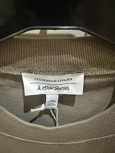 kis: &Other Stories (Stockholm Atelier) uniseks T‑shirt - Rəng: torpaq — 2