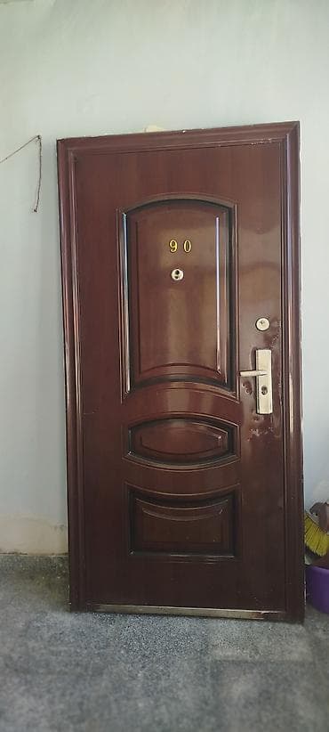 avropa qapi: Məhsul: Giriş qapısı endirim edilecek - Material: Metal əsaslı, taxta — 1