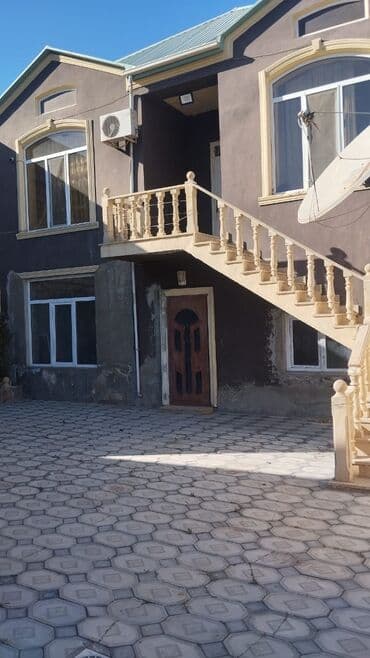 ev şəkilləri çəkmək: İki mərtəbəli həyət evi - Fasadı dekorativ suvaqlı, geniş panoram — 1