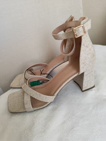 бежевые босоножки на тракторной подошве: Размер: 42, цвет - Бежевый, Новый — 1