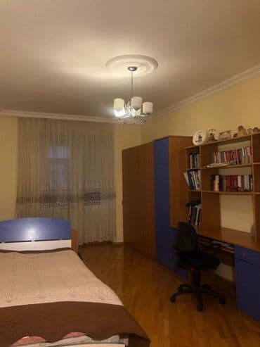 ecemi kirayə ev: Azadlıq metrosunun yanında. 130kv. Təmirli, əşyalı.4cü mərtəbə — 2