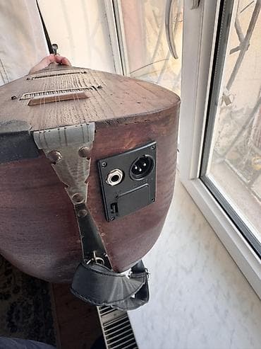 Elektro saz – peqap və ön gücləndirici ilə - Korpus: taxta saz, qolu