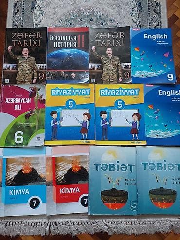 Məktəb dərslikləri dəsti Paketdə müxtəlif siniflər üçün rəsmi