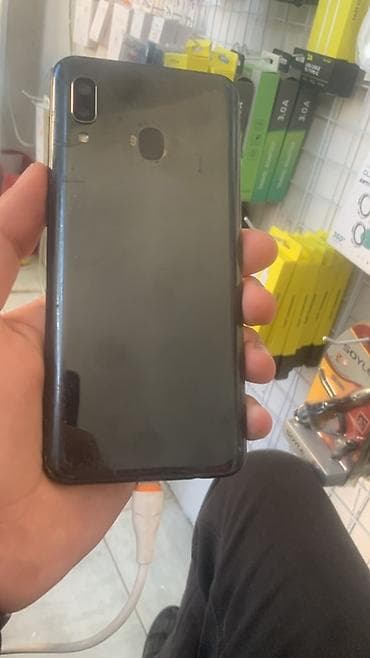 Samsung Galaxy A20, 32 GB, rəng - Qara, İki sim kartlı