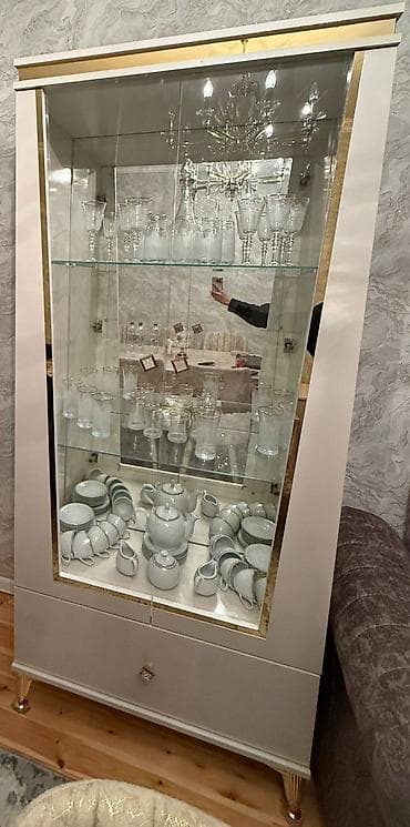 Şüşəli dolab vitrini, İşlənmiş, Ünvandan götürmə