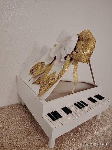 xonça şokolad: Xonca piano satilir icine sokolad ve cicek qoyub hediyye etmek olar — 4