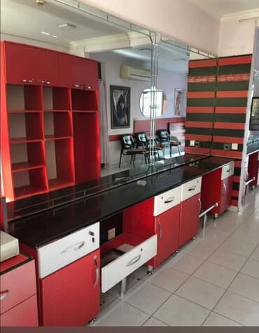 dirnaq stolu qiymeti: Gözəllik salonu üçün mebel,4 güzgüdən 1 drnağ masasınnan ibarətdi,2 ay — 1