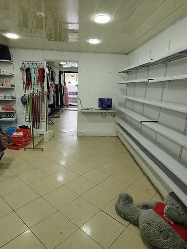 Daşınmaz əmlak: İnşaatçılarda Saf Su marketle üz üze aura canta magazasında 2900manata — 5