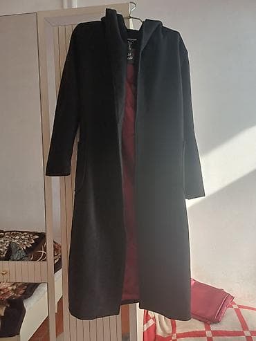 Qadın uzun kappşonlu palto - Rəng: qara (daxili astar – tünd bordo) -
