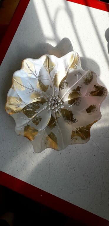 set qabları: Hədi̇yyəli̇k meyvə qabi. 
Təzədi̇r i̇şlənməyi̇b.
Karopkasi da var — 2