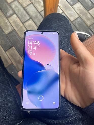 Redmi smartfon Xüsusiyyətlər: - Tam ekran dizayn, mərkəzdə punch‑hole