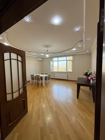 20 sahede kiraye evler: Mənzilin təqdimatı - Geniş və işıqlı salon: iri panoram pəncərə — 3