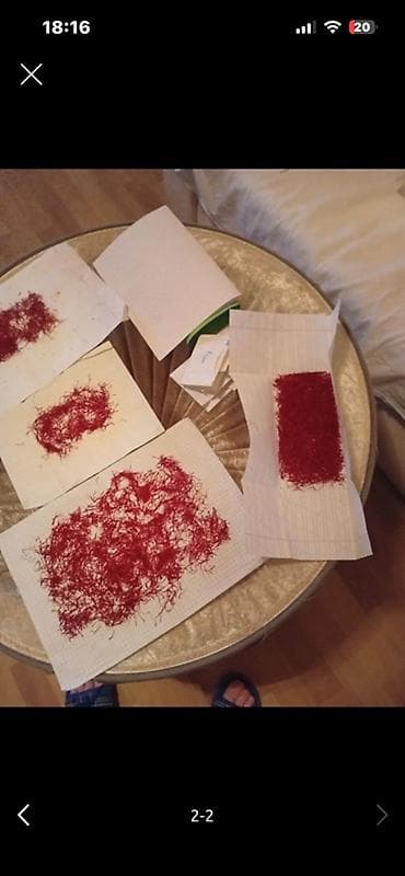 Safran – əl ilə yığılmış və qurudulmuş . Tər təmiz bilgəh zəfarandi