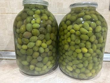 Turşular: Təbii duzlu suda marinadlanmış yaşıl zeytun – böyük şüşə bankalarda — 1