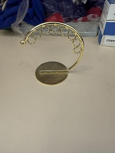 divar asilqan: Sırğa asmaq üçün - Material: parlaq qızılı rəngli metal - — 3