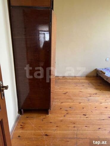 mikrorayon kiraye evler: Geniş və işıqlı otaqlardan ibarət mənzil. Taxta döşəmələr, hündür — 6