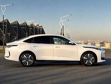 yto 554 tractor: Changan Qiyuan A05: 1.5 l | 2025 il 25000 km Sedan — 3