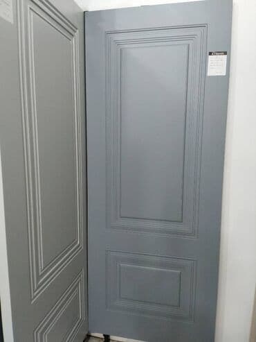 qapi seyf: Ağ rəngli, panelli dizaynlı qapı. Müasir interyerlər üçün uyğun — 3