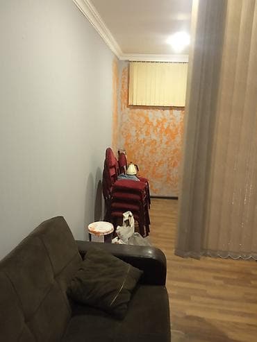 ofis kiraye verilir: Ofis sahəsi – tam mebellə - İş masaları: bir neçə ədəd qara rəngli — 4