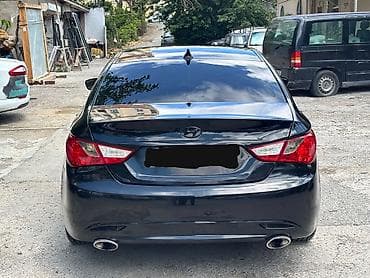e 3 2: Hyundai Sonata – qara rəngli, elegant sedan Xüsusiyyətlər: - Kuzov: 4 — 5
