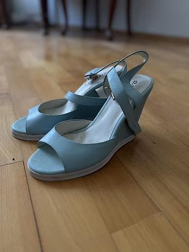 rezin bot: Mavi rəngli qadın sandaleti – platformalı (wedge) dabanlı model. Açıq — 1
