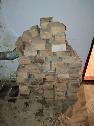 qara daş: Qırmızı kerpiçlər - Material: bişmiş gil (qırmızı/açıq qəhvəyi — 2