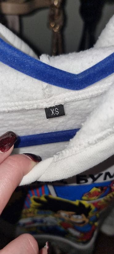 Koftalar, sviterlər: A4 temalı kapüşonlu svitşot - Rəng: ağ - Ölçü: XS (etiketdə — 3