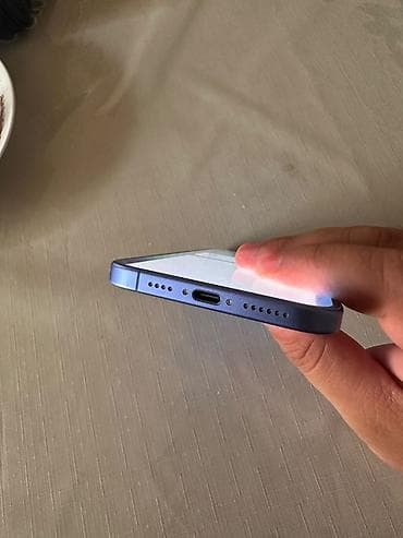 Məhsul: Smartfon (mavi rəng) Xüsusiyyətlər: - Korpus: düz kənarlı