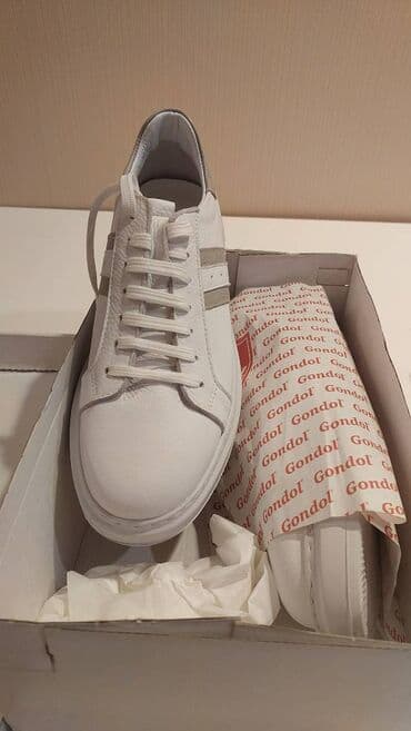 idman ayaqabisi: Məhsul: Ağırlıqda gündəlik kişi krosi Təsvir: - Rəng: ağ, yan — 1