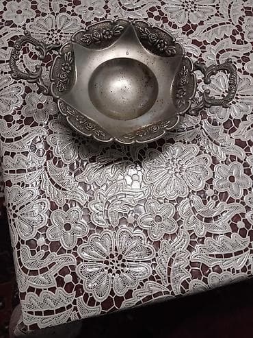 yag qabi: Metal dekorativ kasaya/bokal - Material: tökmə metal (ehtimalən qalay — 1