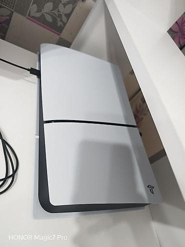 mafia ps5: PlayStation 5 Slim və Lenovo Legion R27İ-30 oyun monitoru. İkisidə — 2