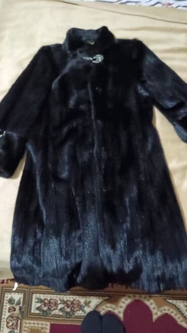 dəri kişi cantaları: Qadınların qış geyimi – qara rəngli xəz palto - Model: dizə qədər — 2