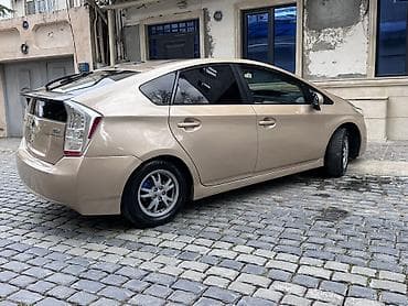 tap az prius: Toyota Prius (III nəsil) hibrid liftbek - Rəng: açıq qızılı/bej, qara — 2
