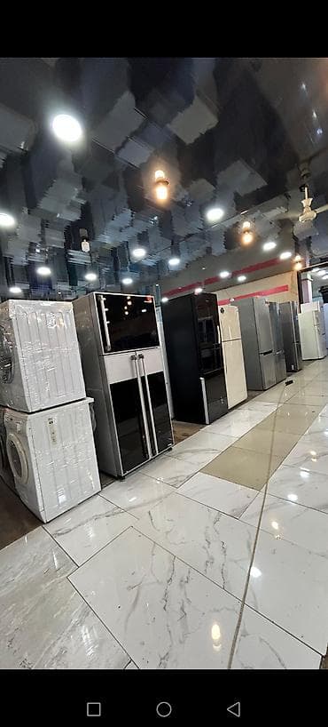 Məişət texnikası vitrinində müxtəlif növ böyük məişət cihazları: -