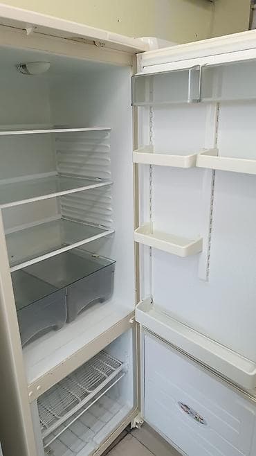 Soyuducular: İşlənmiş 2 qapılı Indesit Soyuducu Satılır, rəng - Bej, Təkərli — 2
