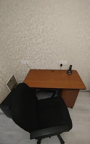 Ofis dəsti – iş masası və fırlanan kreslo - Masanın materialı: taxta